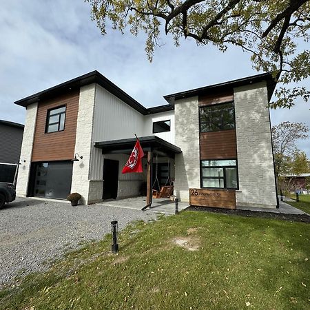 Chic Suite By Westlynn Little Current Exterior photo
