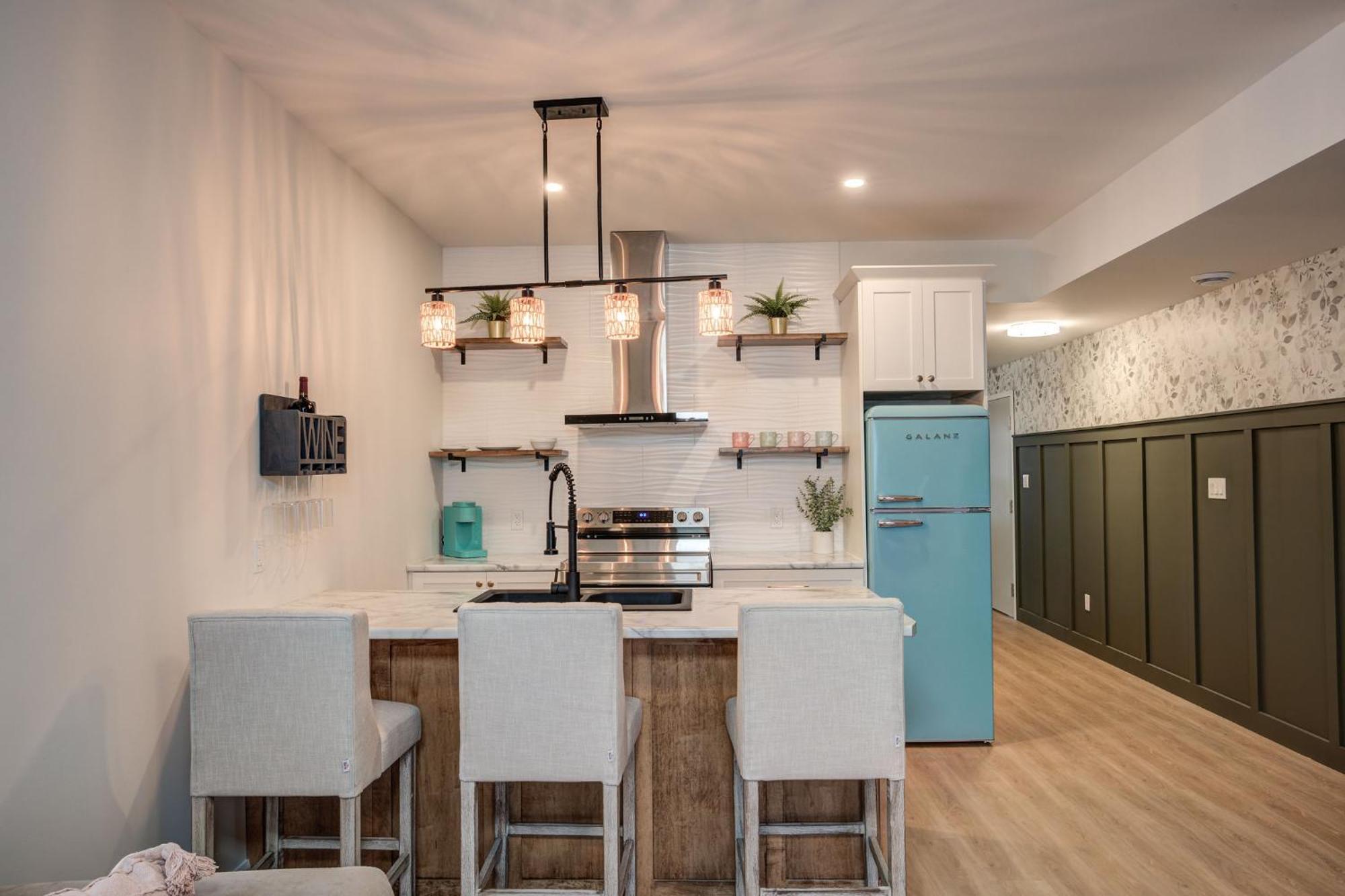 Chic Suite By Westlynn Little Current Exterior photo