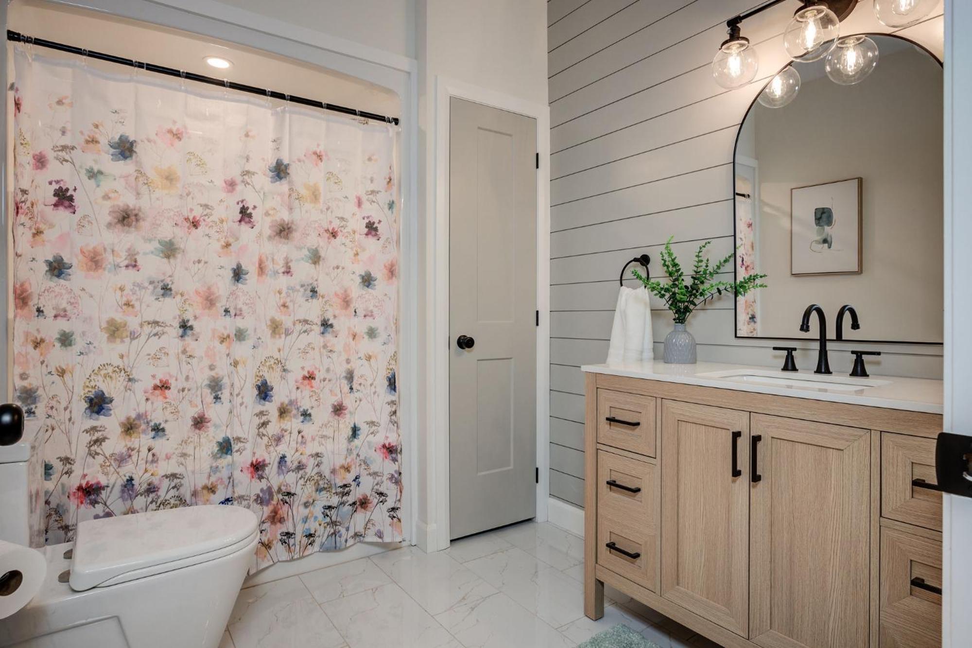 Chic Suite By Westlynn Little Current Exterior photo